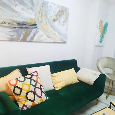 Megano, A Estrenar En La Ruta Vinos. Junto A Estanciones. Oviedo