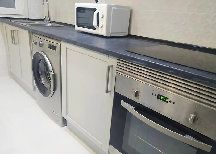 Megano, A Estrenar En La Ruta Vinos. Junto A Estanciones. * Oviedo