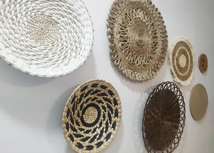 Megano, A Estrenar En La Ruta Vinos. Junto A Estanciones. * Oviedo