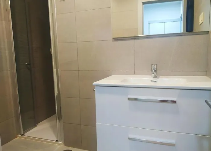 Apartment Megano, A Estrenar En La Ruta Vinos. Junto A Estanciones. Oviedo